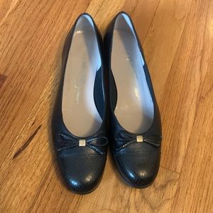 Salvatore ferragamo womens black ballet flats 6.5 shoes